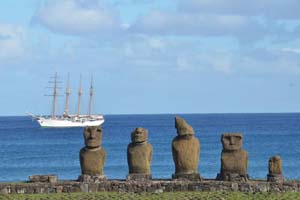 Buque Escuela “Esmeralda” ya está en Isla de Pascua