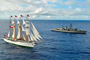 Tras 10 años la “Esmeralda” volvió a navegar con buque de la Escuadra Nacional