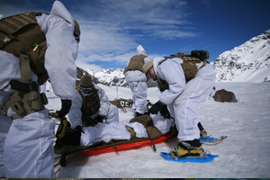 Infantes de Marina realizan entrenamiento en clima frío