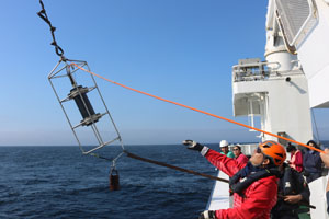 Buque científico de la Armada estudia por primera vez en Chile fondo marino a 5 kilómetros de profundidad