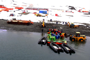 Con apoyo de las bases china, rusa y coreana Armada reaprovisionó sus bases en la Antártica