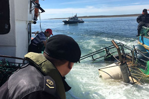 Armada apoyó reflotamiento de embarcación siniestrada en Tierra del Fuego