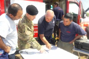 Integrantes de la dotación de ASMAR Talcahuano colaboran en la contención de los incendios en Florida