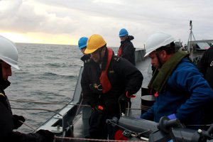 Armada de Chile apoyó a SERNAPESCA en detección de nociva alga en Golfo de Penas