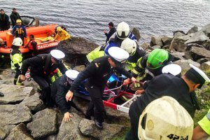 Personal Naval en Puerto Montt rescató a mujer en el mar