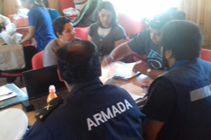 Armada de Chile continúa ayudando a damnificados de incendios forestales del sur