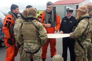 Armada rescató con apoyo aéreo marítimo a yatista francesa extraviada en la Patagonia