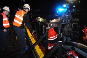 Un muerto y tres pescadores con vida tras operación de rescate de Armada cerca de Puerto Williams