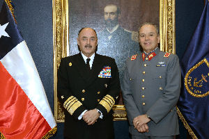 Almirante Larrañaga recibió saludos de las Ramas de Defensa, Orden y Seguridad por un nuevo aniversario de las Glorias Navales