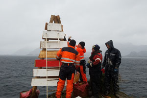 Realizan mantenimiento de faros del área norte de la región de Magallanes