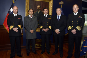 Firma de convenio de colaboración entre Fundación Acrux y Pfizer Chile