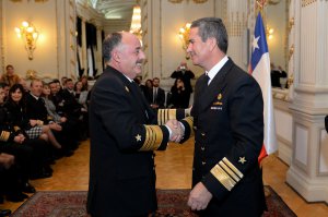 Armada despide a Vicealmirante Osvaldo Schwarzenberg tras 40 años de servicio en la Institución