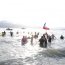 60 personas se atrevieron a sumergirse en las heladas aguas del Canal Beagle