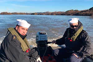 Avión de la Armada con moderna cámara infrarroja busca a hombre que cayó al río Bío Bío