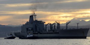 Petrolero "Montt" recaló tras apoyar a la Real Armada de Canadá