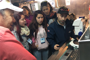Escolares y Universitarios del Campamento Científico “Nuestro Océano” visitaron el Buque “Cabo de Hornos”