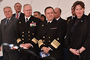 Libro sobre Almirantes Blanco y Cochrane es presentado en buque insignia de la Armada
