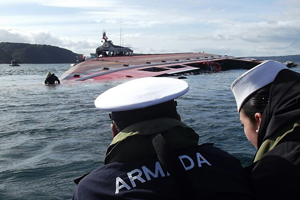 Buzos de la Armada descartaron derrame de petróleo tras hundimiento de buque salmonero en Chiloé