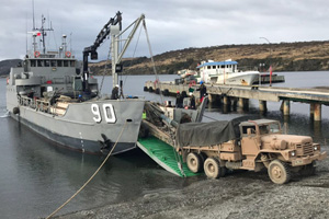 Barcaza “Elicura” realizó apoyo a Partida de Operaciones de Minas Terrestres de la Armada en Isla Nueva