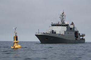 Buque “Piloto Pardo” y personal del SHOA instalan boya Watchkeeper frente a bahía de Concepción