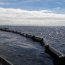 Armada participó en entrenamiento conjunto en el despliegue de barreras oceánicas en la bahia del Estrecho de Magallanes