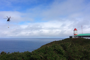 Buque “Contramaestre Ortiz” realizó relevos de faros Isla Guafo y Cabo Raper