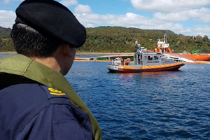 Armada continúa fiscalización de trabajos de motonave hundida en Castro