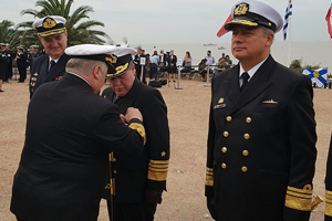 Almirante Leiva es condecorado durante celebración por los 200 años de la Armada de Uruguay