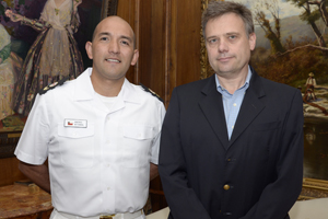 Enfermero de la Sanidad Naval fue condecorado con el premio “Marinero Fuentealba”