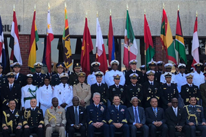 Oficial de la Armada se gradúa de curso dictado por la Guardia Costera de Estados Unidos