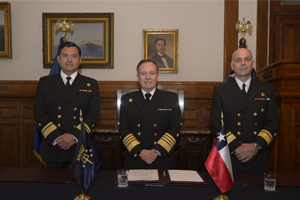 Contraalmirante Juan Andrés de la Maza asume como Secretario General de la Armada
