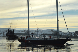 Remolcador "Lautaro" rescata yate norteamericano en la Antártica