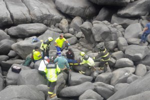 Con ayuda de helicóptero Capitanía de Puerto de Coquimbo efectuó rescate desde zona rocosa