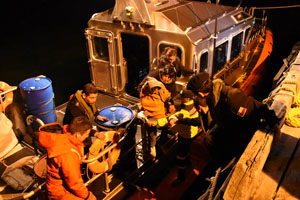 En canales australes Armada apoyó evacuación de menor desde Puerto Edén