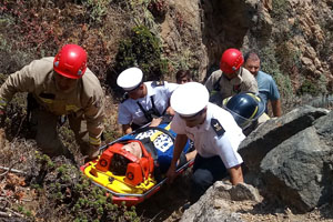 Exitoso rescate a menor desde acantilado de 20 metros de altura