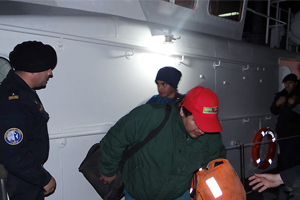 Armada rescató a tres personas de embarcación a la deriva en Punta Arenas