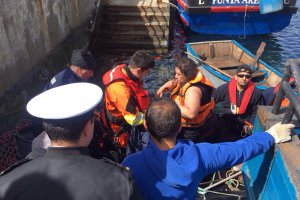 Autoridad Marítima evacuó en Punta Arenas a tripulantes de bote a la deriva