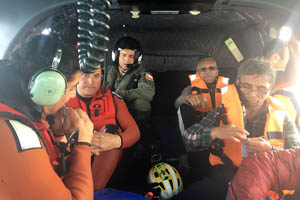 Con un helicóptero naval se rescató a 4 tripulantes en las cercanías de Puerto Montt