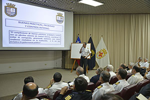 Contraloría de la Armada imparte en Valparaíso exposición sobre probidad y control interno
