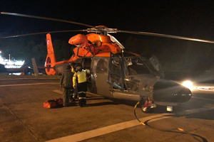 Armada realizó aeroevacuación médica nocturna de menor desde Chaitén a Puerto Montt