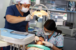 30 niños son atendidos en operativo dental de la Armada en Valparaíso
