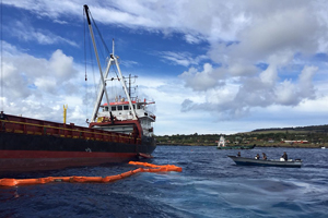 Armada controla derrame de combustible en Isla de Pascua