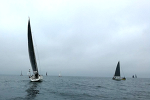 Destacada participación de la Escuela Naval en regata Mes del Mar