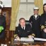 Comandante en Jefe de la Armada firmó el libro de visitas que se encuentra en la Escuela de Grumetes.