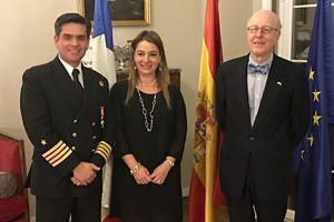 Oficial de la Armada recibió la Condecoración Cruz del Mérito Naval del Reino de España