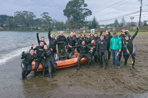 Buzos de la Armada apoyan retiro de más de una tonelada de basura en el Lago Llanquihue