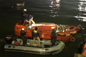 Armada detuvo a 3 sujetos tras sustraer 2 toneladas de jurel en Lota