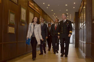 Presidente del Banco Central de Chile visitó las dependencias del SHOA