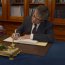 Presidente del Banco Central de Chile visitó las dependencias del SHOA
