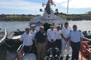 Ministro de Defensa visitó reparticiones navales en Rapa Nui Ministro de Defensa visitó reparticiones navales en Rapa Nui